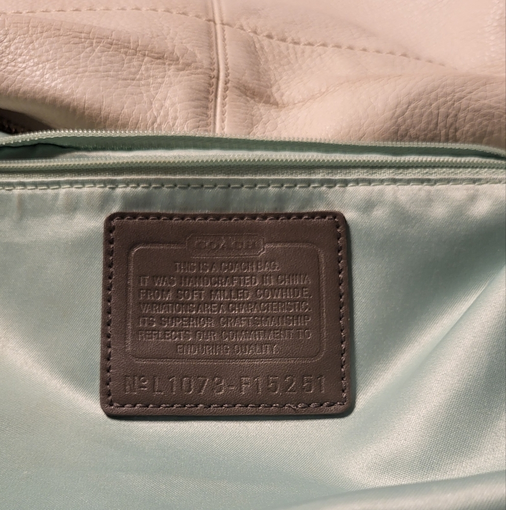 Coach Carly In White Pebbled Leather With Gray Trim - Picture 5 of 12